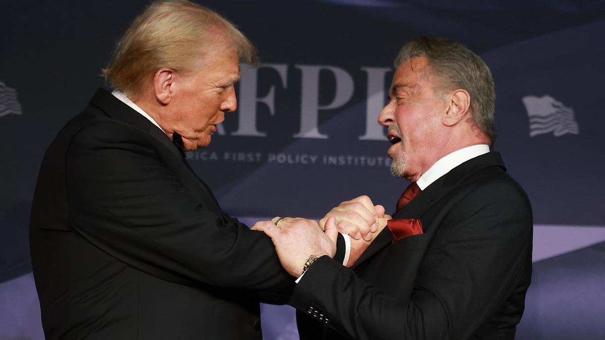 ‘Akelarre’ ultra en honor a Trump: Sylvester Stallone le llama «segundo George Washington» y Milei habla de «milagro»